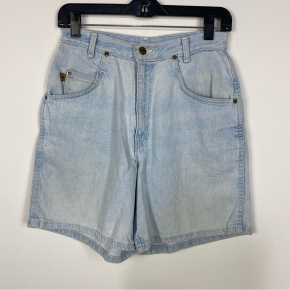 Vintage Chic Light Wash denim Bermuda modest y2k retro grunge jean shorts - Picture 1 of 3